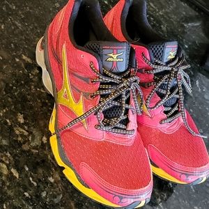 Mizuno Wave creation 14 barely used twice mens red